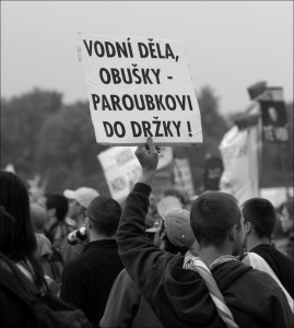 Vodní děla, obuška, Paroubkovi do držky!